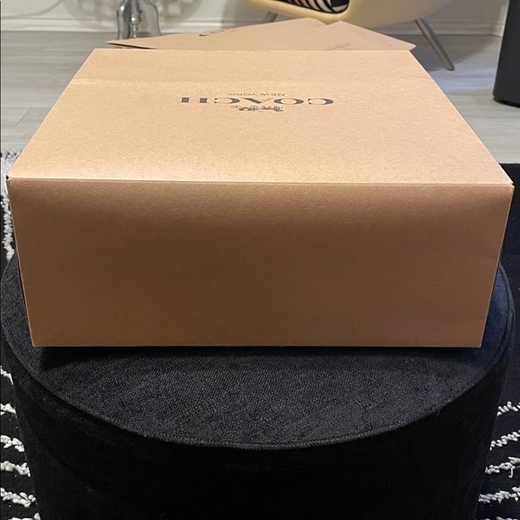 Coach Tan Gift Box - Picture 3 of 6